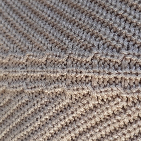 Lulus Oversized Cropped Sweater Size Medium. Tan - Picture 9 of 9